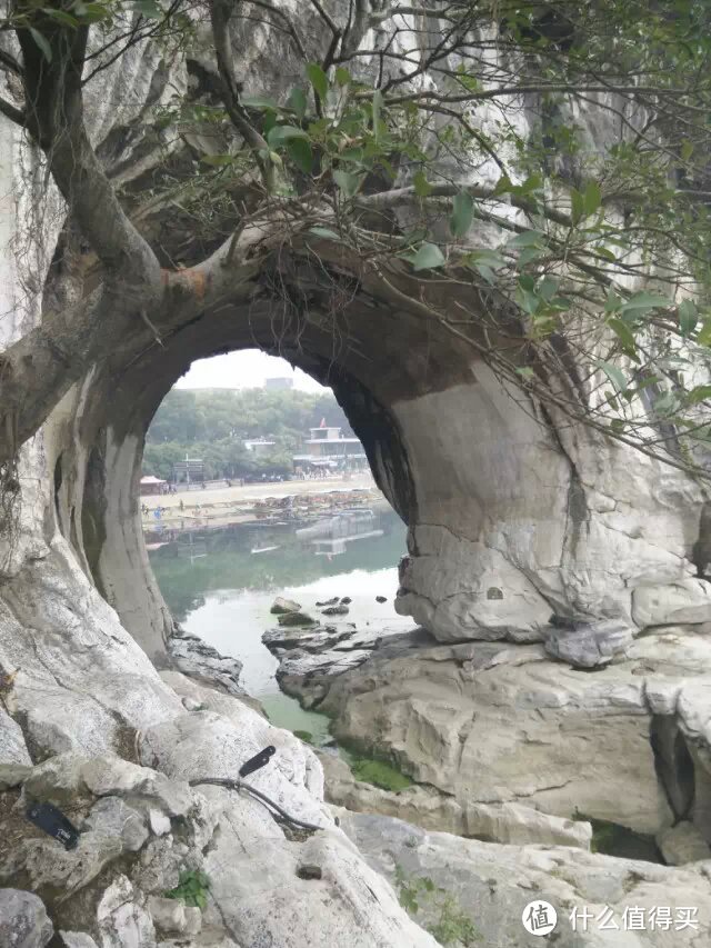 桂林以俊俏的山峰、瑰丽的岩洞、清澈的江河闻名于世